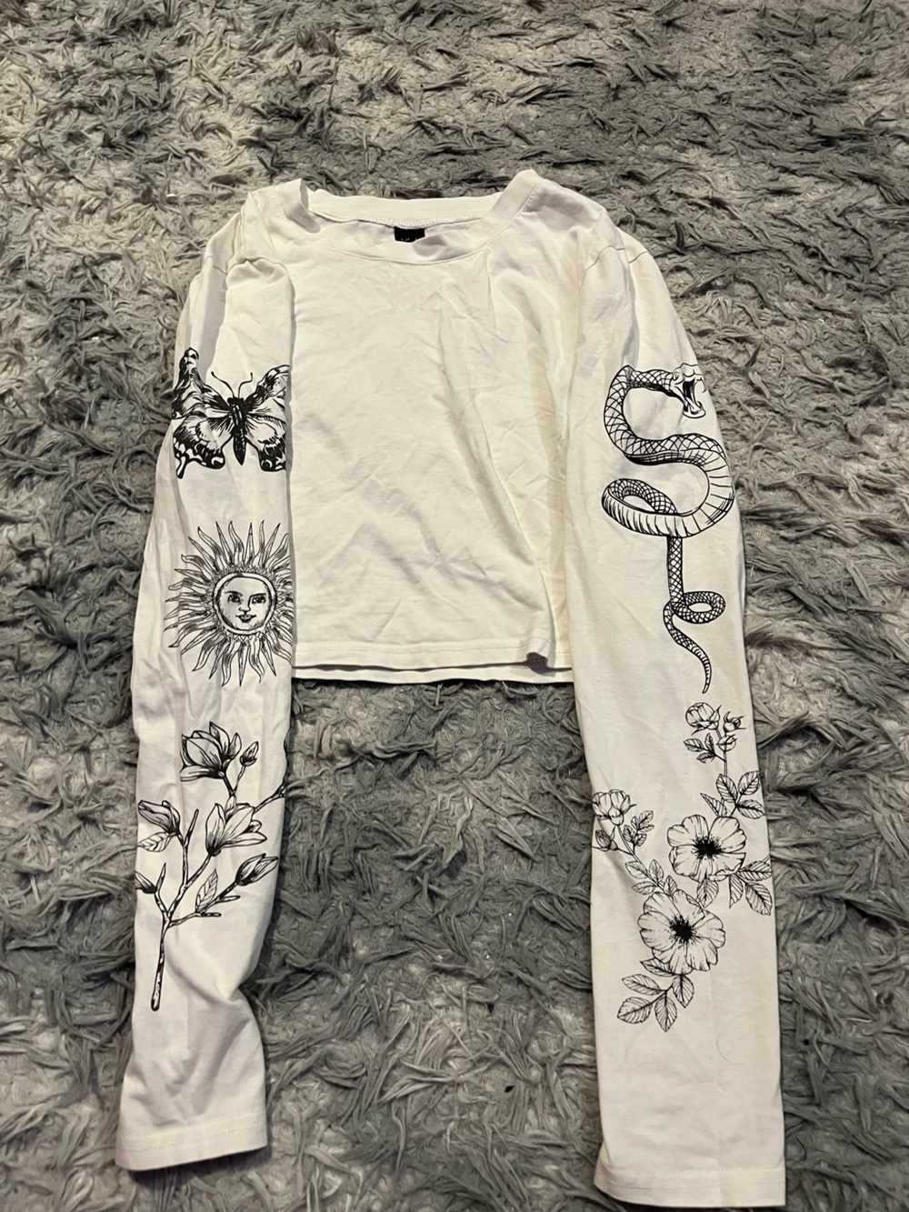 White crop top Graphic Long-Sleeve Shirt with Black Sun, Snake & Floral Prints